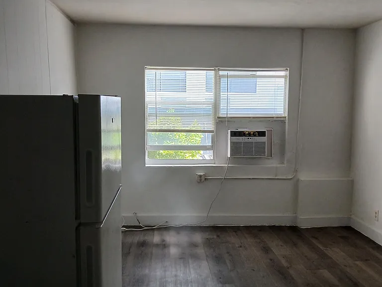 50 N Federal Hwy #1 — Photo 3