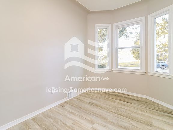 1495975_004_dining_room_13982932.jpg