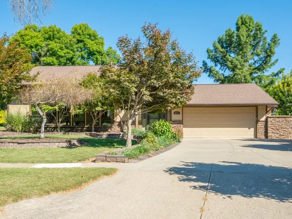 6007 Dogwood Cir, Johnston, IA 50131