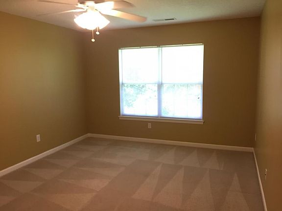 5th image of 204 Waters Edge Dr