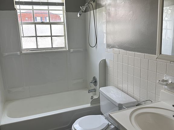 2nd image of 3009 Mid Dale Ln APT 4