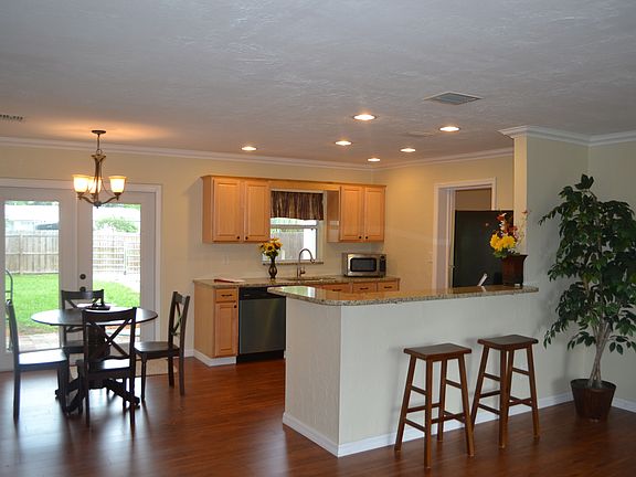 2nd image of 533 43rd Ave NE