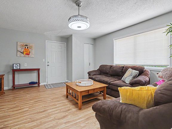 5th image of 1502 W 25th Ct APT D8