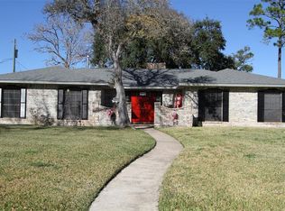 302 S Yaupon St, Richwood, TX 77531