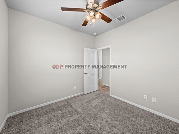 5th image of 2840 Fox River Dr