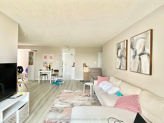4th image of 1470 Midland Ave #1802