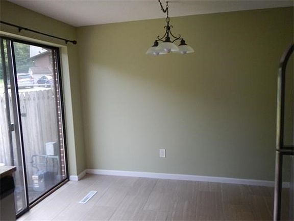 5th image of 418 Farrwood Dr #418