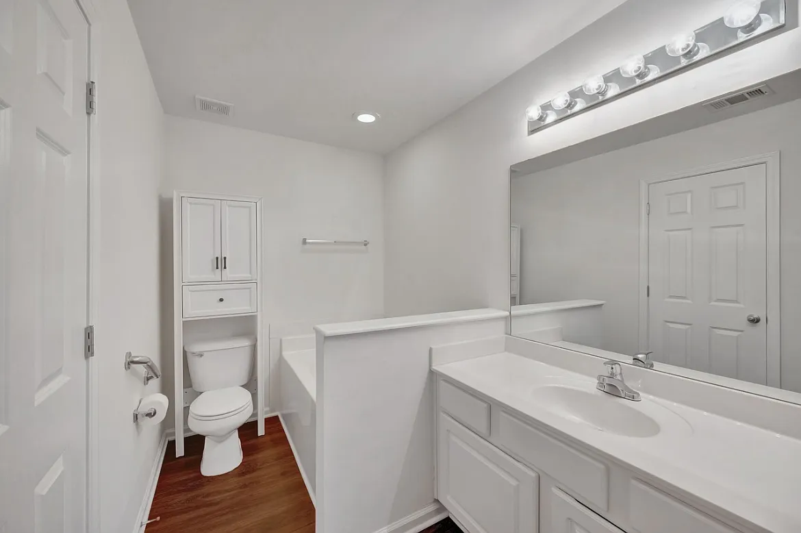 1 bed, 1555 sqft, $900 — Photo 3