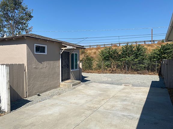 3rd image of 12252 Lakeshore Dr