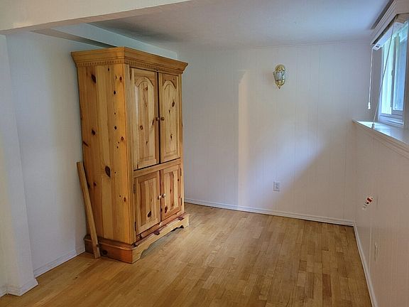 4th image of 1010 99th Ave SE #B