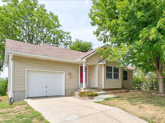 2nd image of 208 North Grv