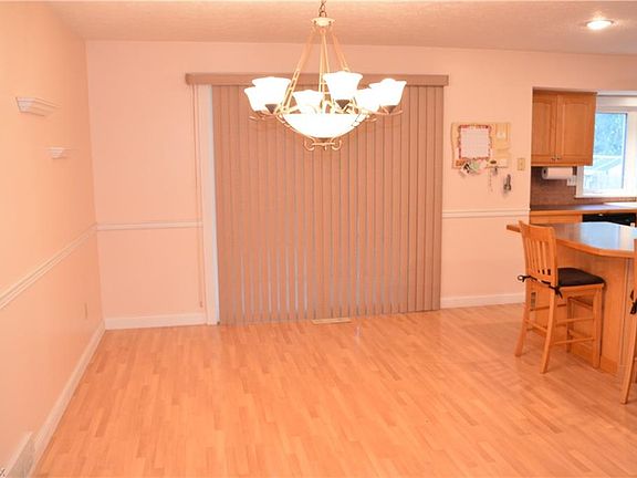 5th image of 1675 Devonshire Dr