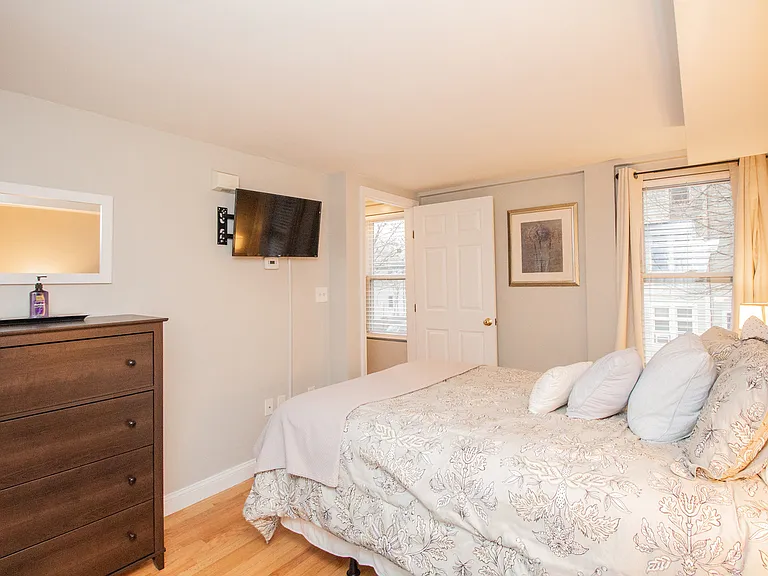 23 Jay St #B — Photo 26