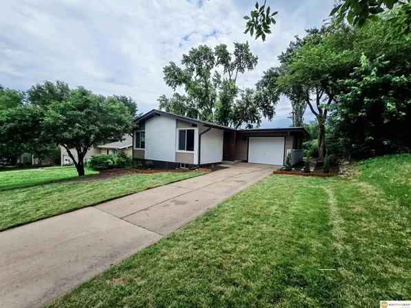 4613 N 83rd St, Omaha, NE 68134