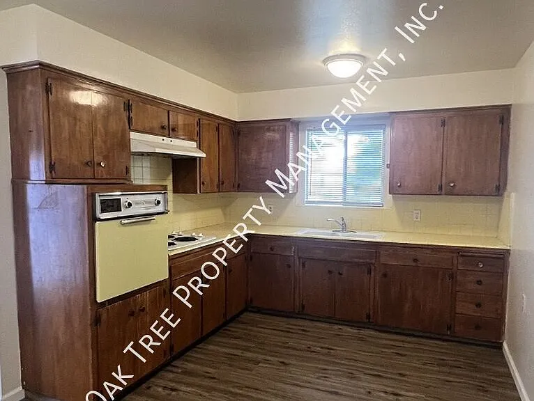831 W Rialto Ave — Photo 5