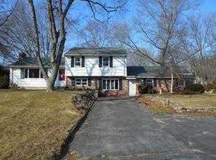 11 Sunnybrook Ln, Clinton, CT 06413