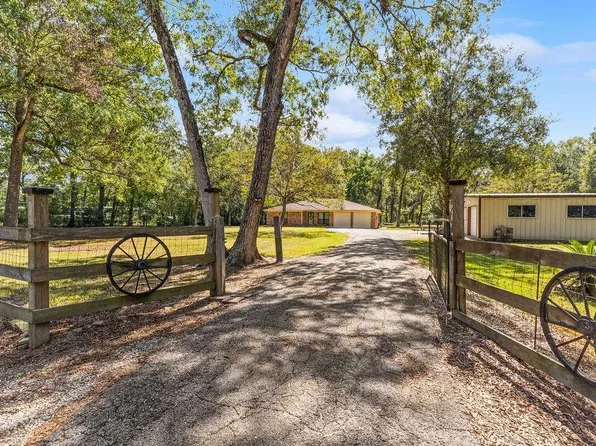 894 County Road 450, Dayton, TX 77535