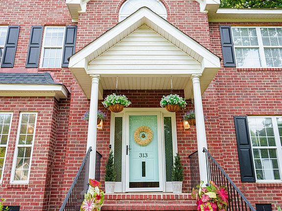 4th image of 313 Carola Ln