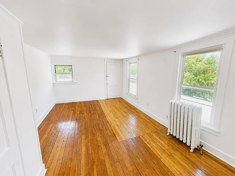 727 Warren St #5 — Photo 10