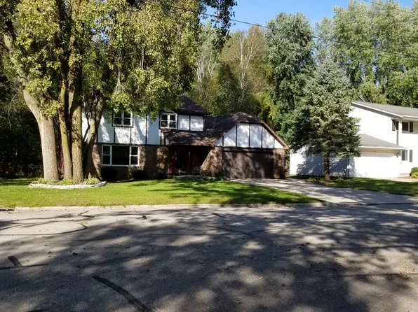 2680 He Nis Ra Ln, Green Bay, WI 54304