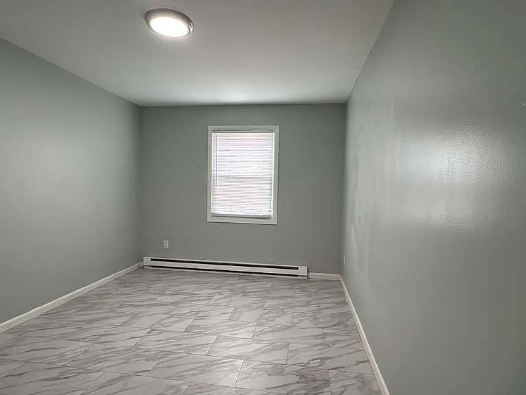 560 Main St — Photo 5