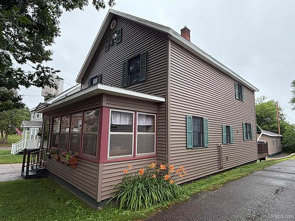 3rd image of 324 W Ridge St