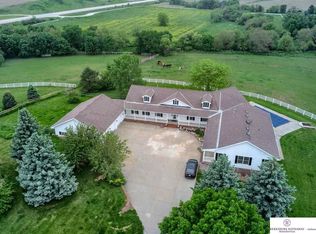 20202 Lindale Dr, Gretna, NE 68028