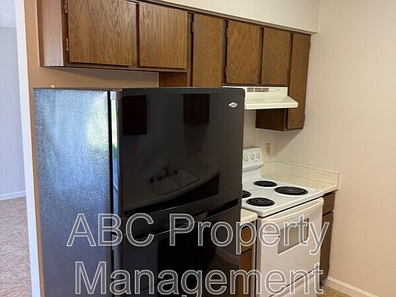 3rd image of 1210 W Bishop Dr