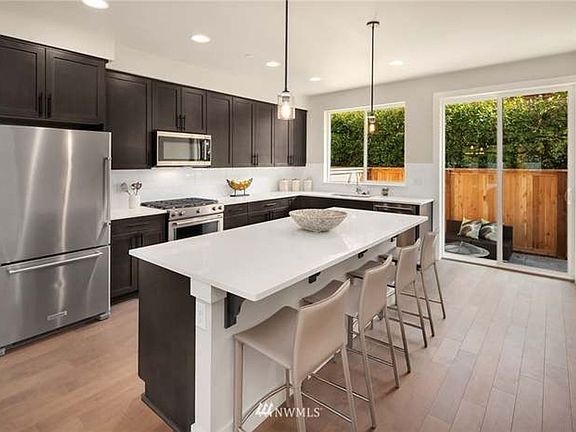 4th image of 18448 10th Ave NE