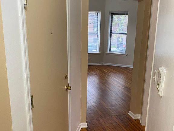 3rd image of 1025 E 62nd St Unit 1