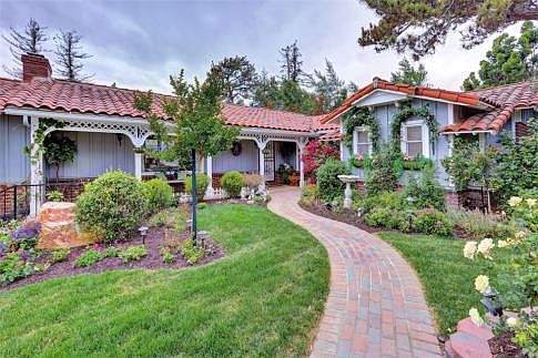 3rd image of 13721 Glenoaks Blvd