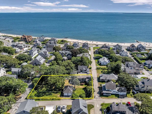 14 Hawthorne Avenue, Falmouth, MA 02540