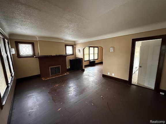 2nd image of 15370 Winthrop St