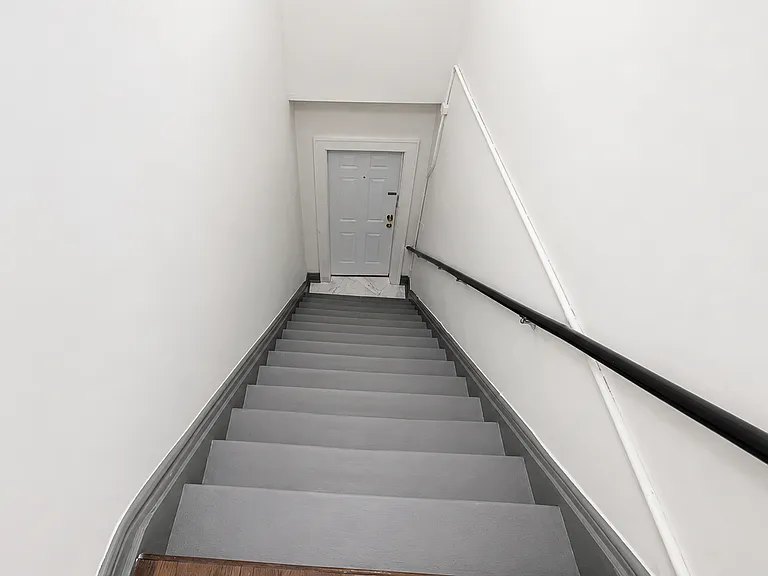 13-15 McKay Ave #2L — Photo 6