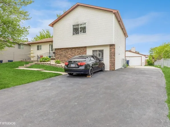 104 Pheasant Rd, Matteson, IL 60443