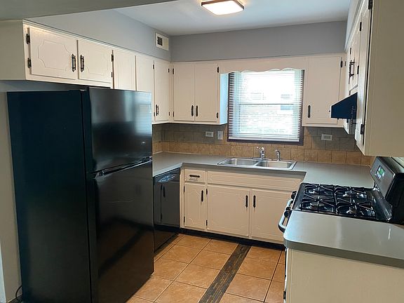 4th image of 1443 Berg Dr APT 1W