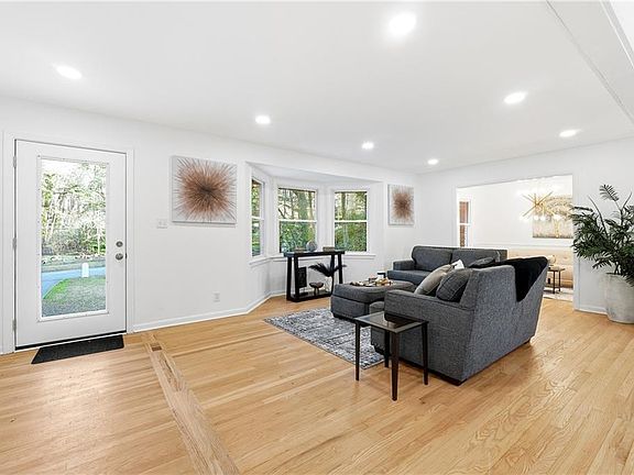 5th image of 2520 Overlook Way