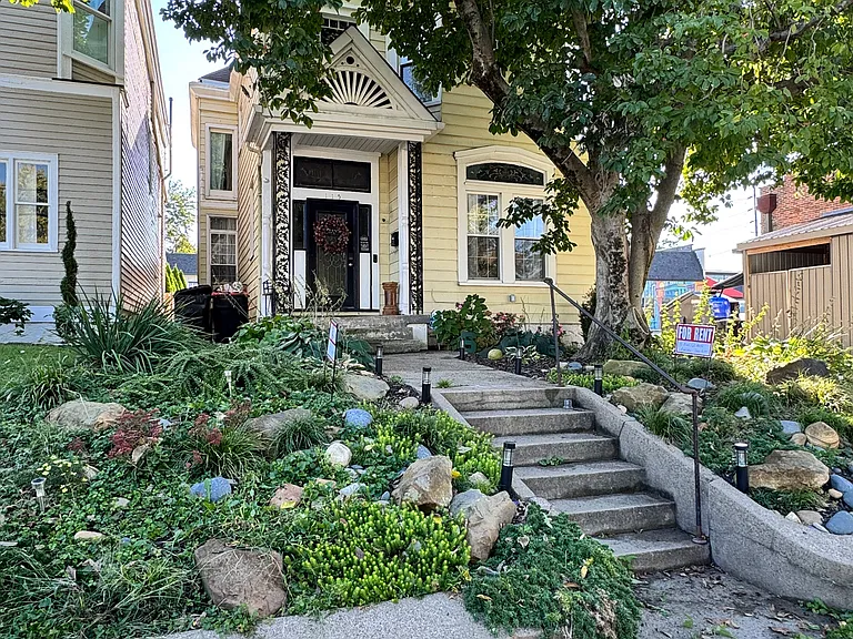 115 Vernon Ave — Photo 1