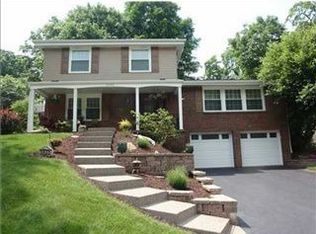 5935 Dashwood Dr, Bethel Park, PA