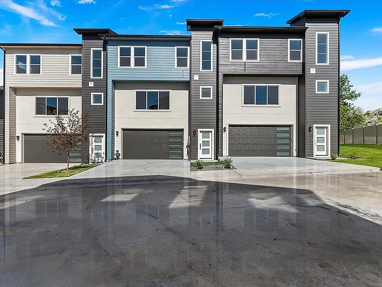 Bradbury Luxury Townhomes — Photo 81