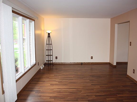 3rd image of 1637 Briarcrest Dr