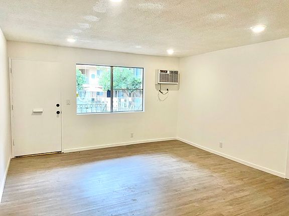 2nd image of 7075 Lanewood Ave #A