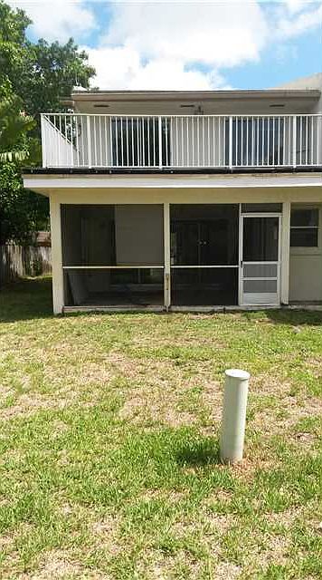 2nd image of 3958 Farragut St