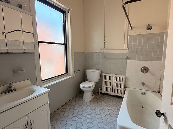 5th image of 1630 Spruce St APT 3F