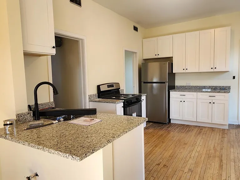 2142 S Albany Ave #3F — Photo 3