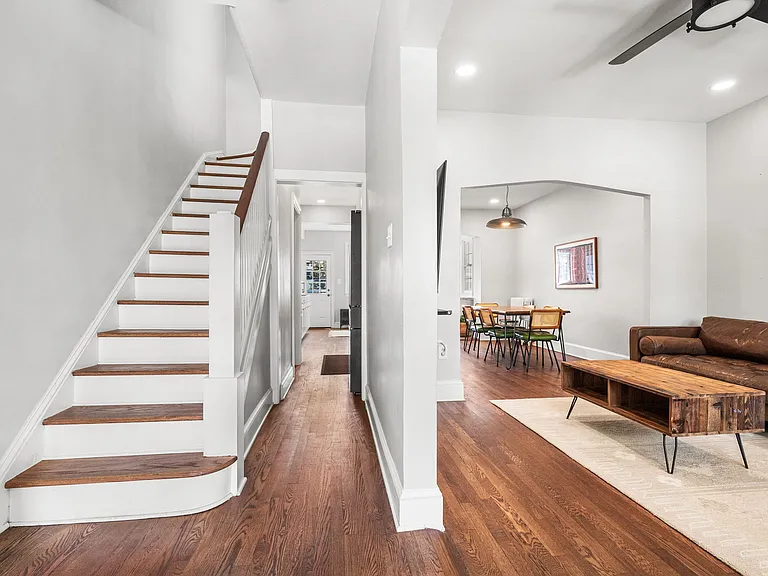 641 Girard St NE — Photo 4