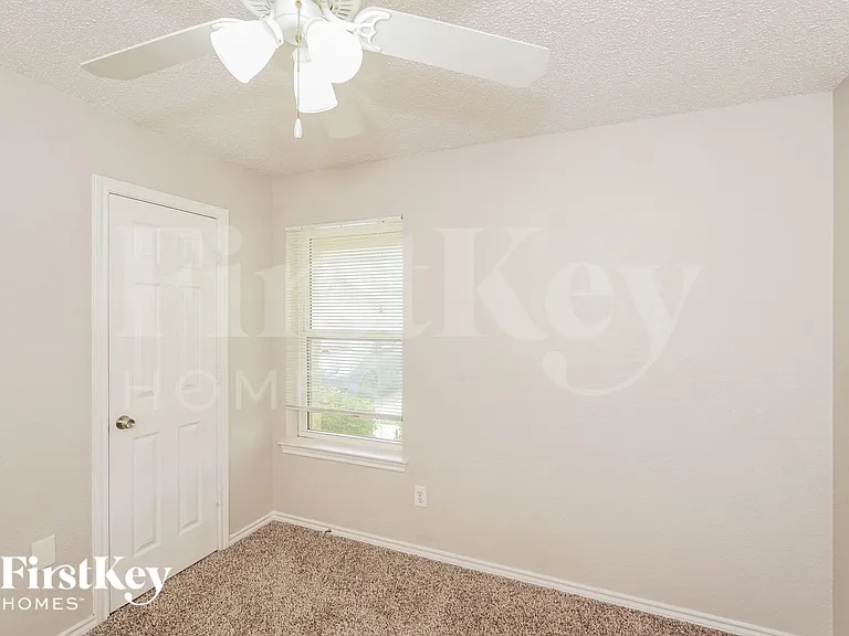 1000 High Crest Dr — Photo 12