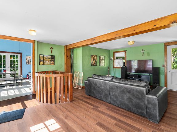 3rd image of 33 Johnson Hill Road