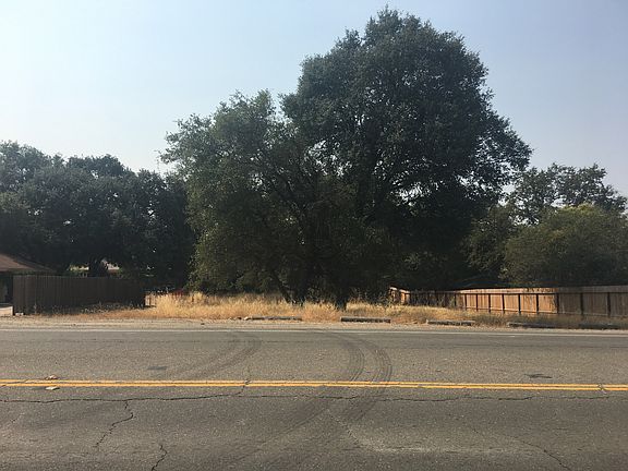 5th image of 8226 Oak Ave