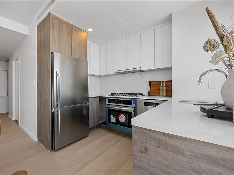2286 Cropsey Ave #18B — Photo 8